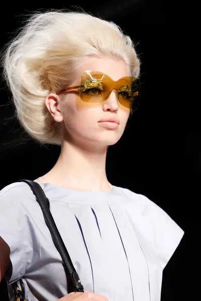Look 99
